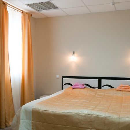 Avenue Hotel Zaslawye Extérieur photo