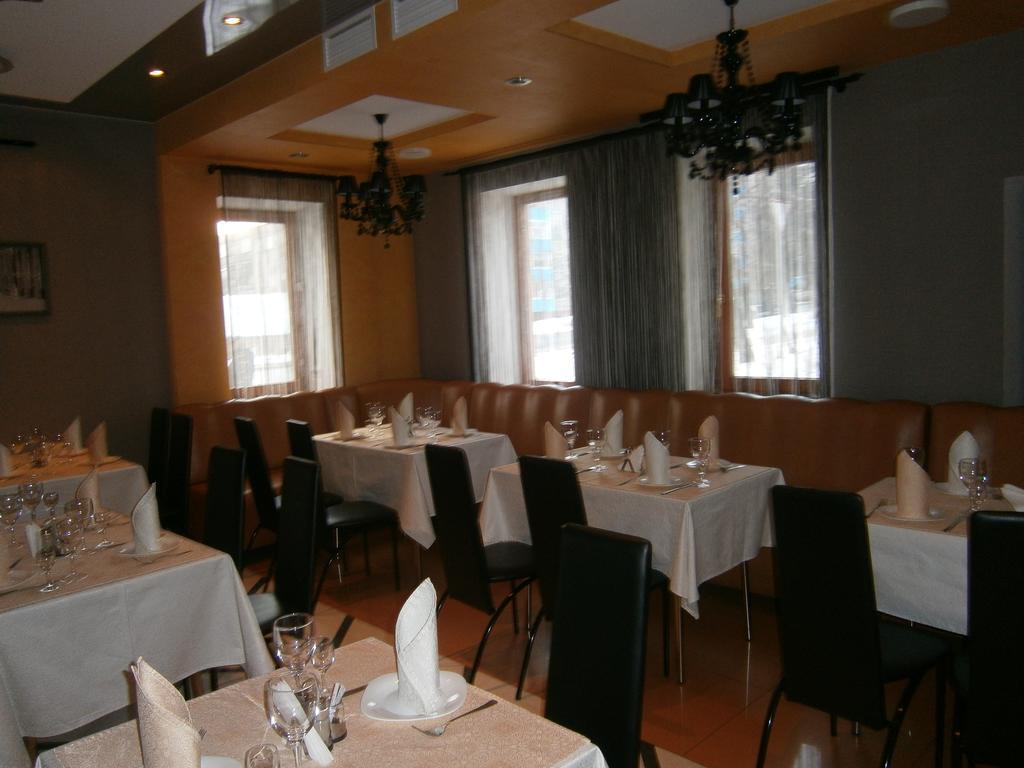 Avenue Hotel Zaslawye Extérieur photo