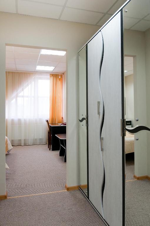Avenue Hotel Zaslawye Chambre photo