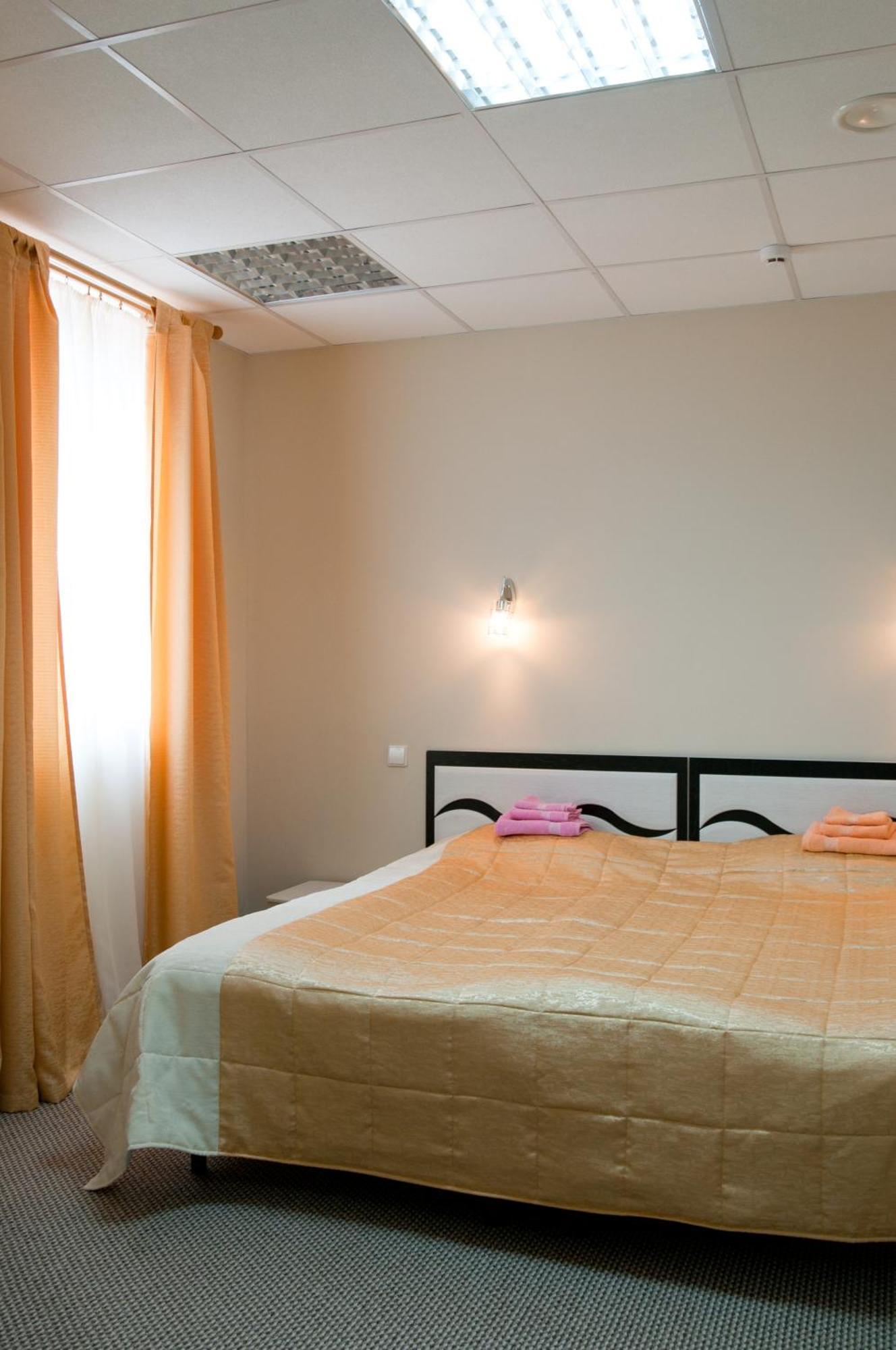 Avenue Hotel Zaslawye Extérieur photo
