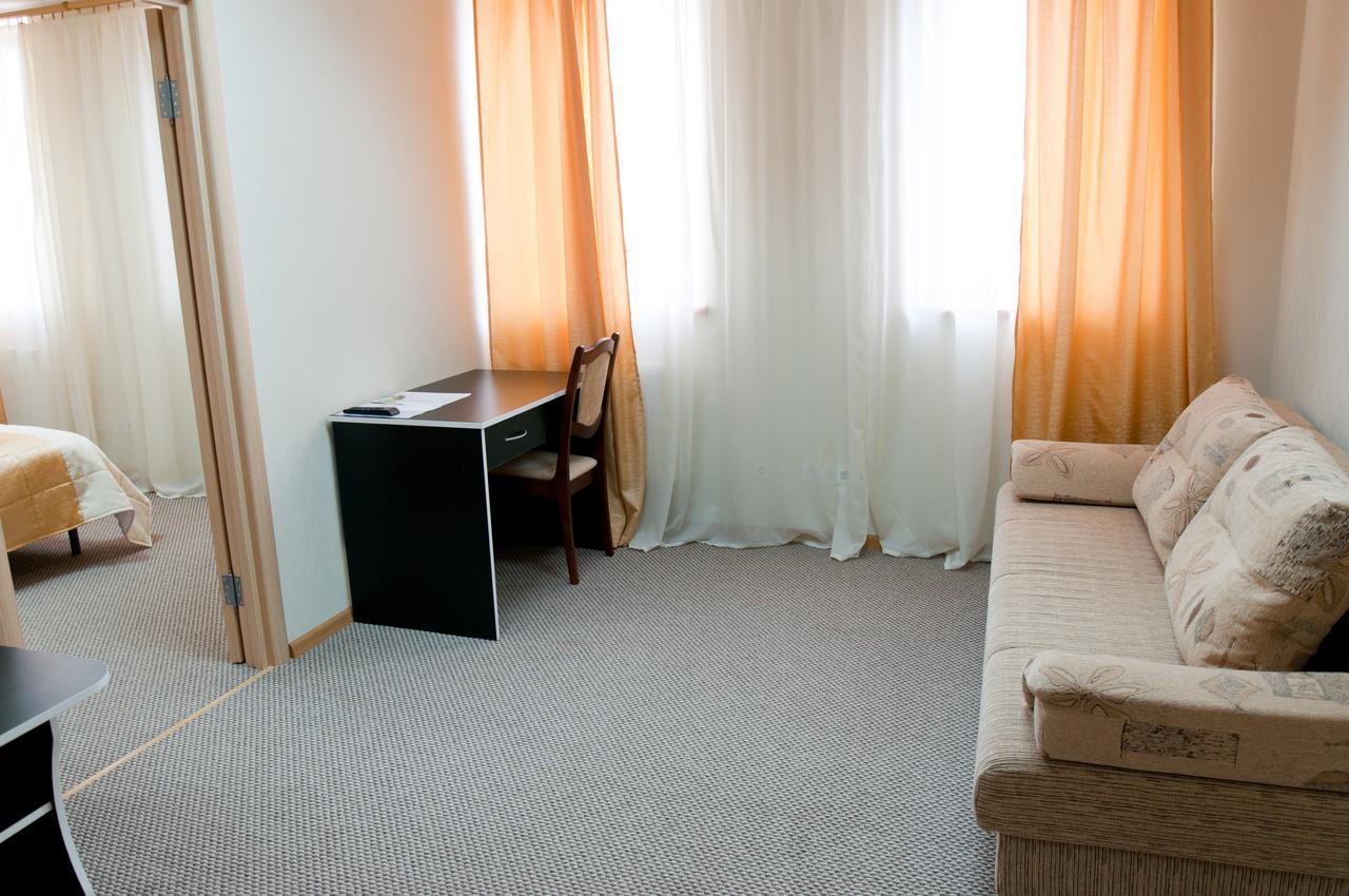 Avenue Hotel Zaslawye Chambre photo